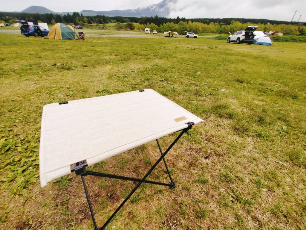 レビュー】Mozambiqueのソロキャンプ用テーブル！広々スペースで防水 